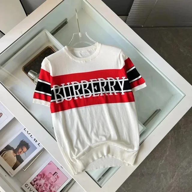 Versace T-Shirts Short-Sleeve Graphic T-Shirt product detail image 3