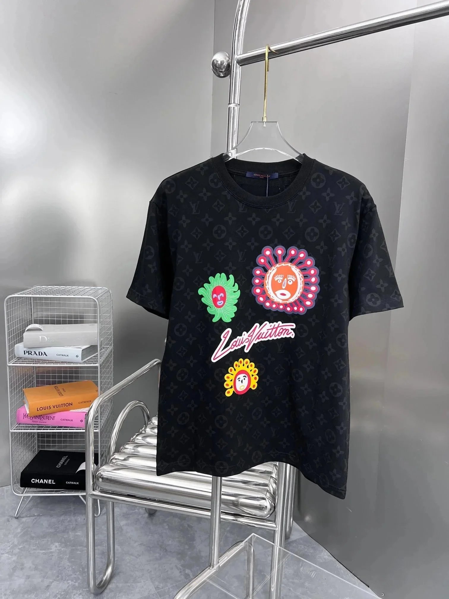 Louis Vuitton T-Shirts Short-Sleeve Logo Graphic image 10
