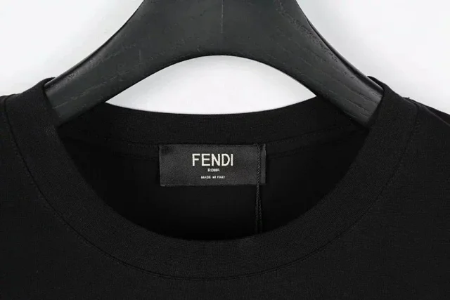 Fendi T-Shirts Short-Sleeve Graphic Logo T-Shirt product detail image 2