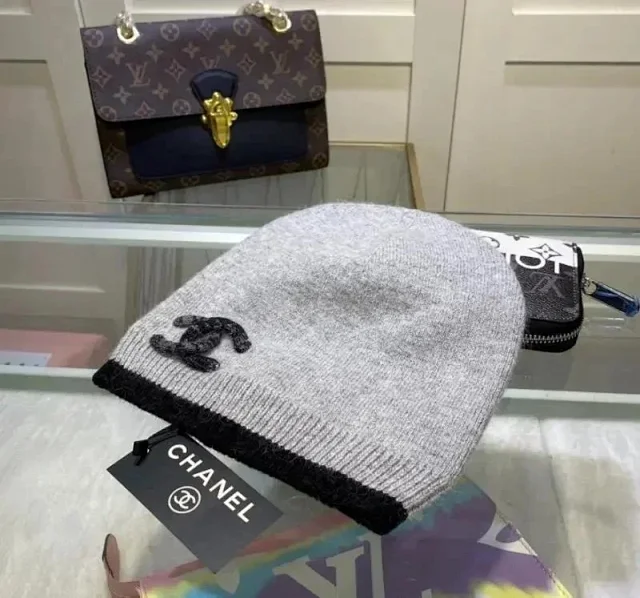 Chanel Hats Cable-Knit Logo Beanie product detail image 9