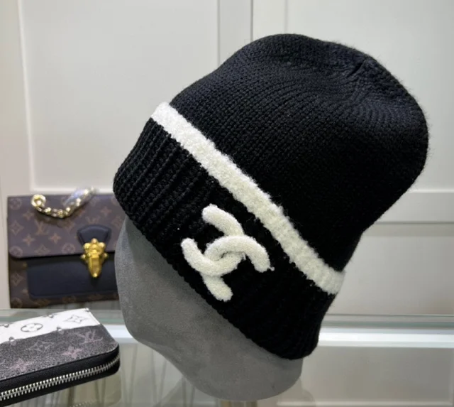 Chanel Hats Cable-Knit Logo Beanie product detail image 12
