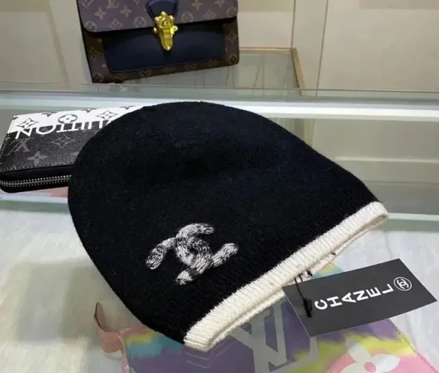 Chanel Hats Cable-Knit Logo Beanie product detail image 8