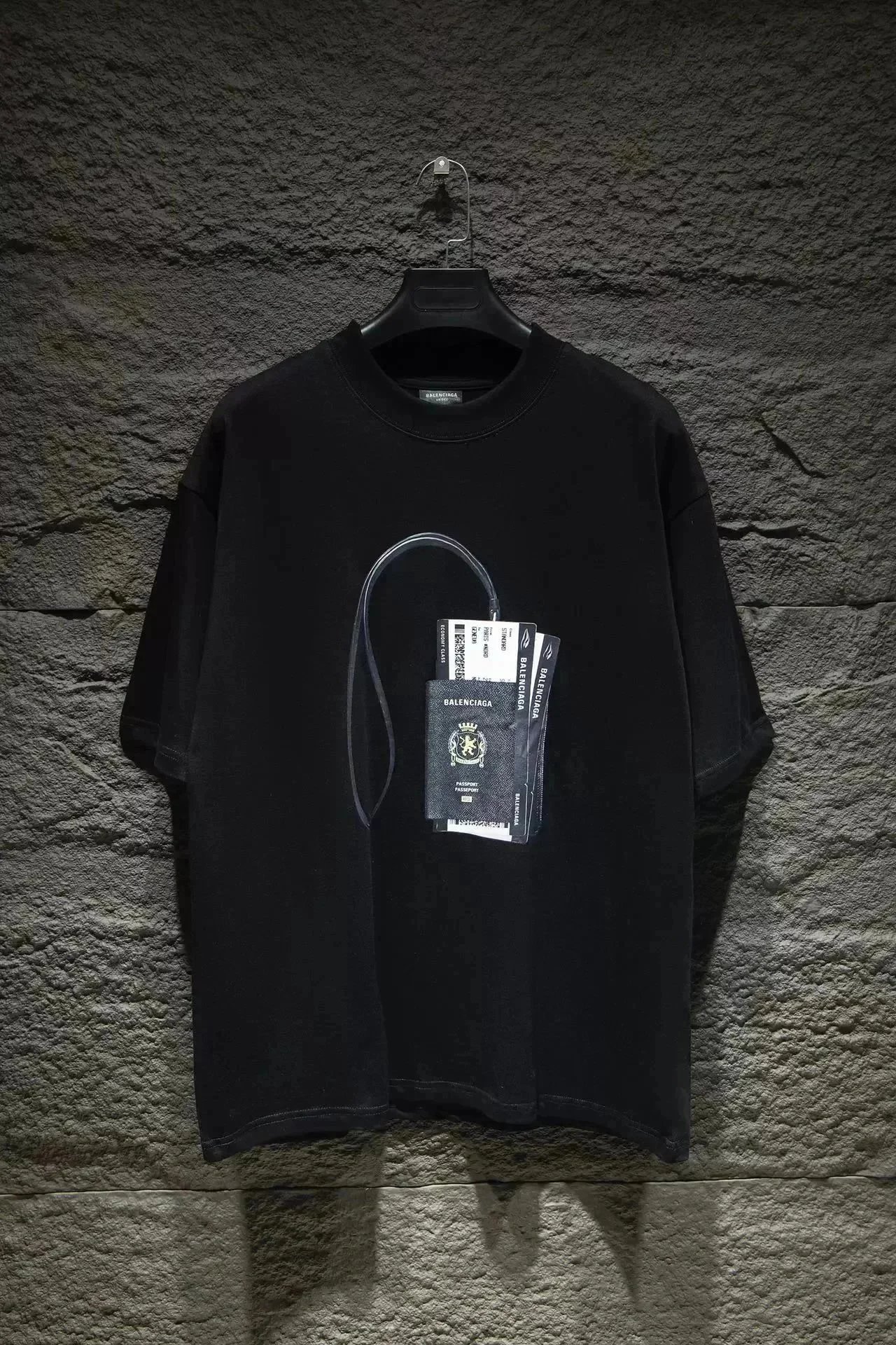 Balenciaga T-Shirts Short-sleeve graphic logo T-shirt — Black passport 002