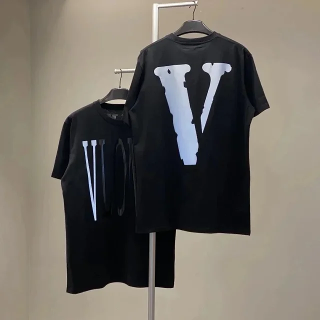 VLONE T-Shirts Short-Sleeve V Logo Graphic product detail image 5