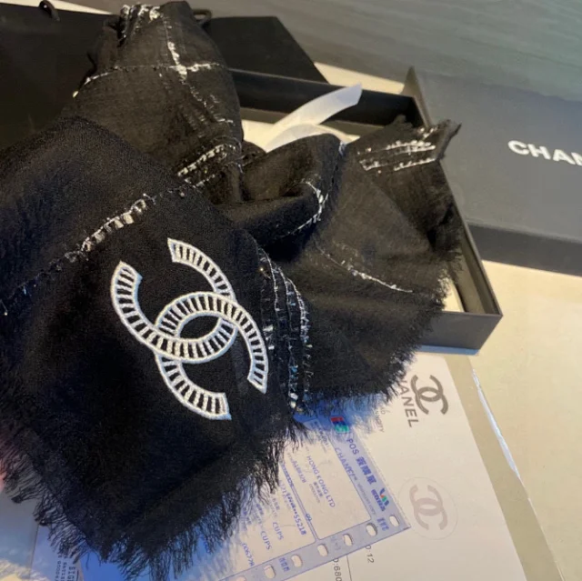 Chanel Scarves Fringed plaid CC-logo scarf product detail image 7
