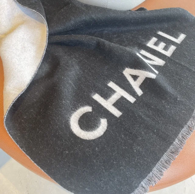 Chanel Scarves Fringed plaid CC-logo scarf product detail image 6