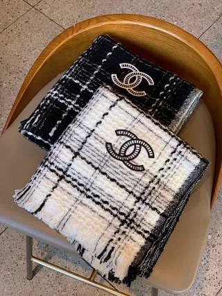 Chanel Scarves Fringed plaid CC-logo scarf product detail image 1