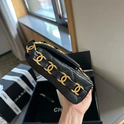 Chanel 22 Mini Shoulder Bag