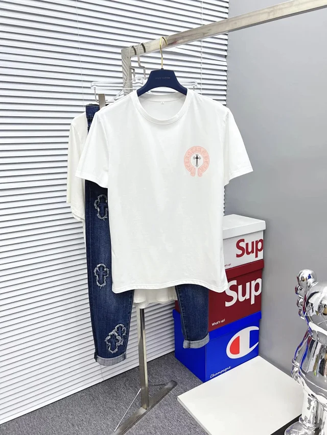 Chrome Hearts T-Shirts Short-sleeve graphic T-shirt with cross motifs product detail image 11