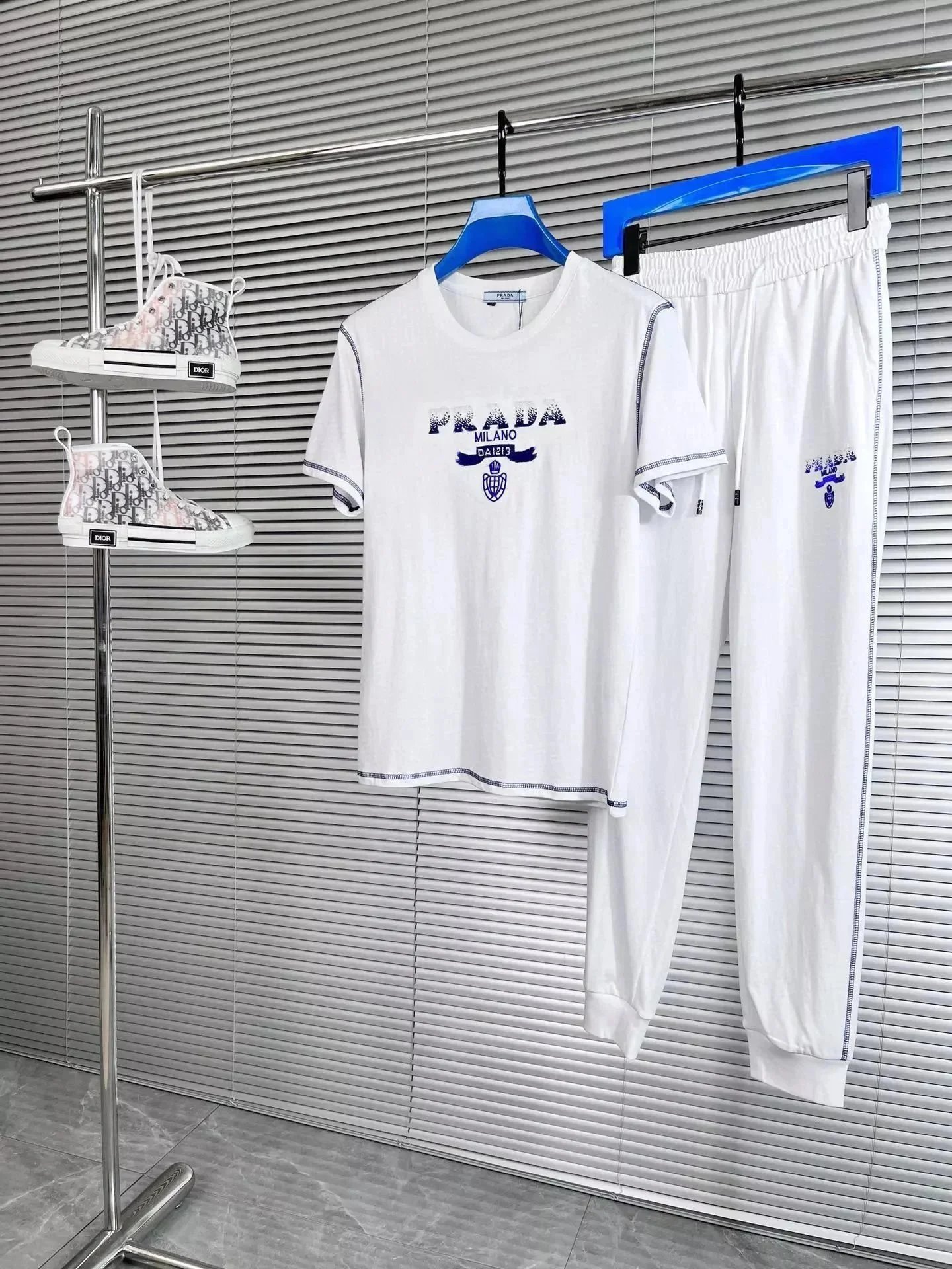 Gucci Matching Sets T-Shirt and Shorts Set image 6