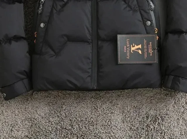 Luck Victory Down Jackets Quilted stand-collar puffer jacket with contrast monogram trim product detail image 2
