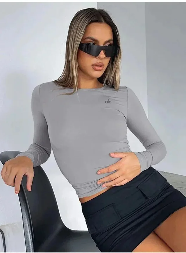 Alo Yoga T-Shirts Fitted long-sleeve cropped T-shirt product detail image 7