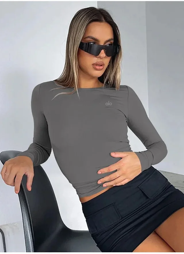 Alo Yoga T-Shirts Fitted long-sleeve cropped T-shirt product detail image 14