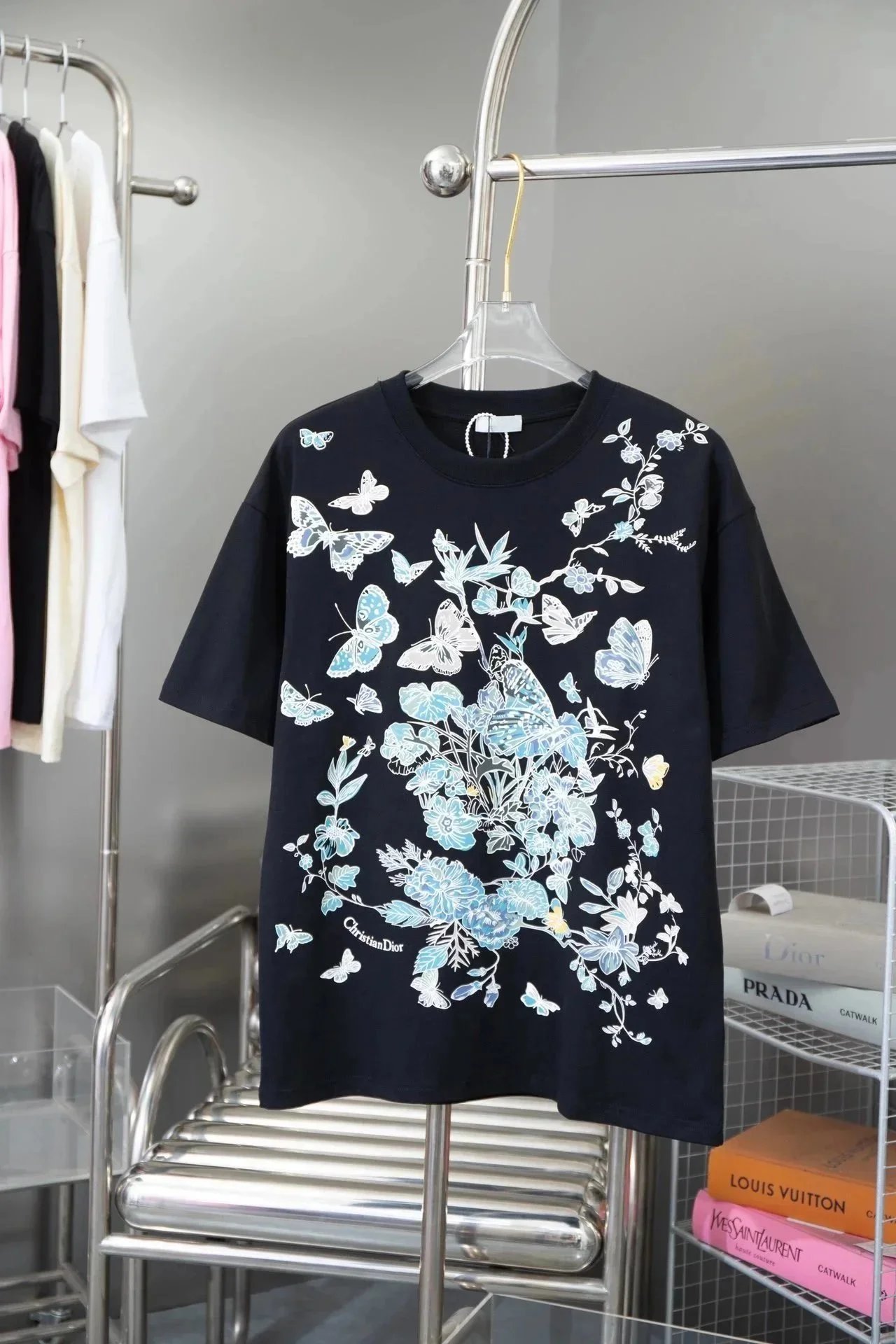 Dior T-Shirts Short-Sleeve Graphic Print — 29