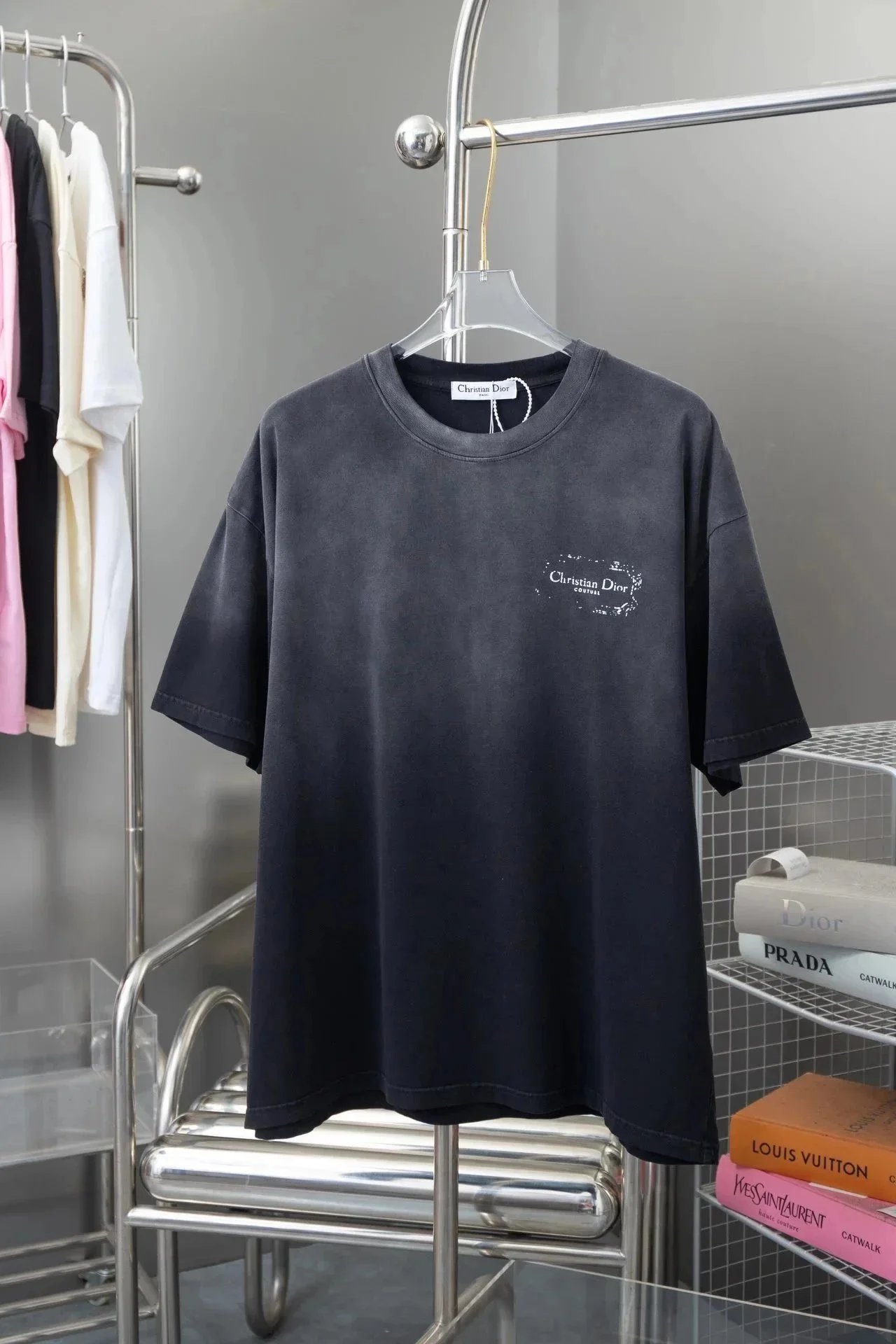 Dior T-Shirts Short-Sleeve Graphic Print — 25