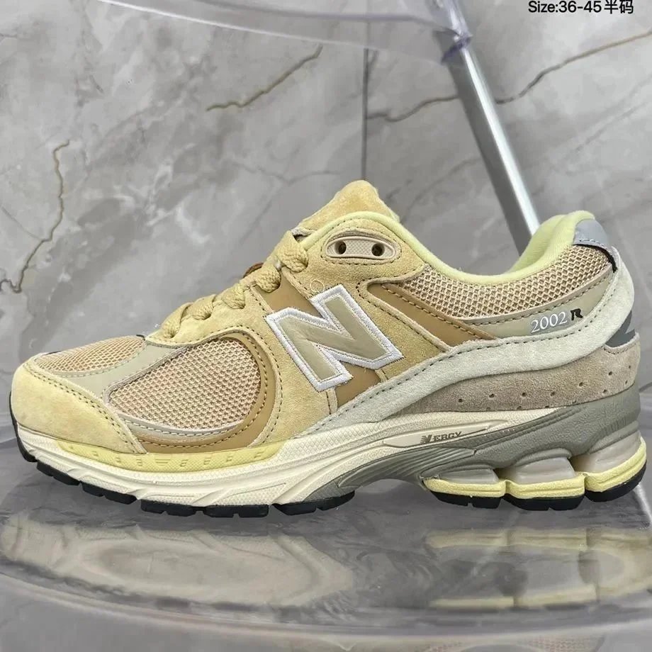 New Balance Sneakers 2002R Gore-Tex — 2002R Golden Yellow
