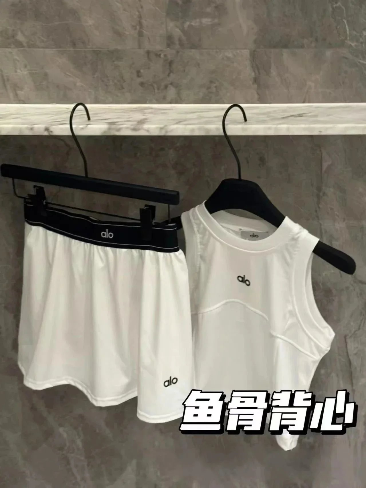 Alo Matching Sets Sleeveless Tennis Skirt Set — White suit