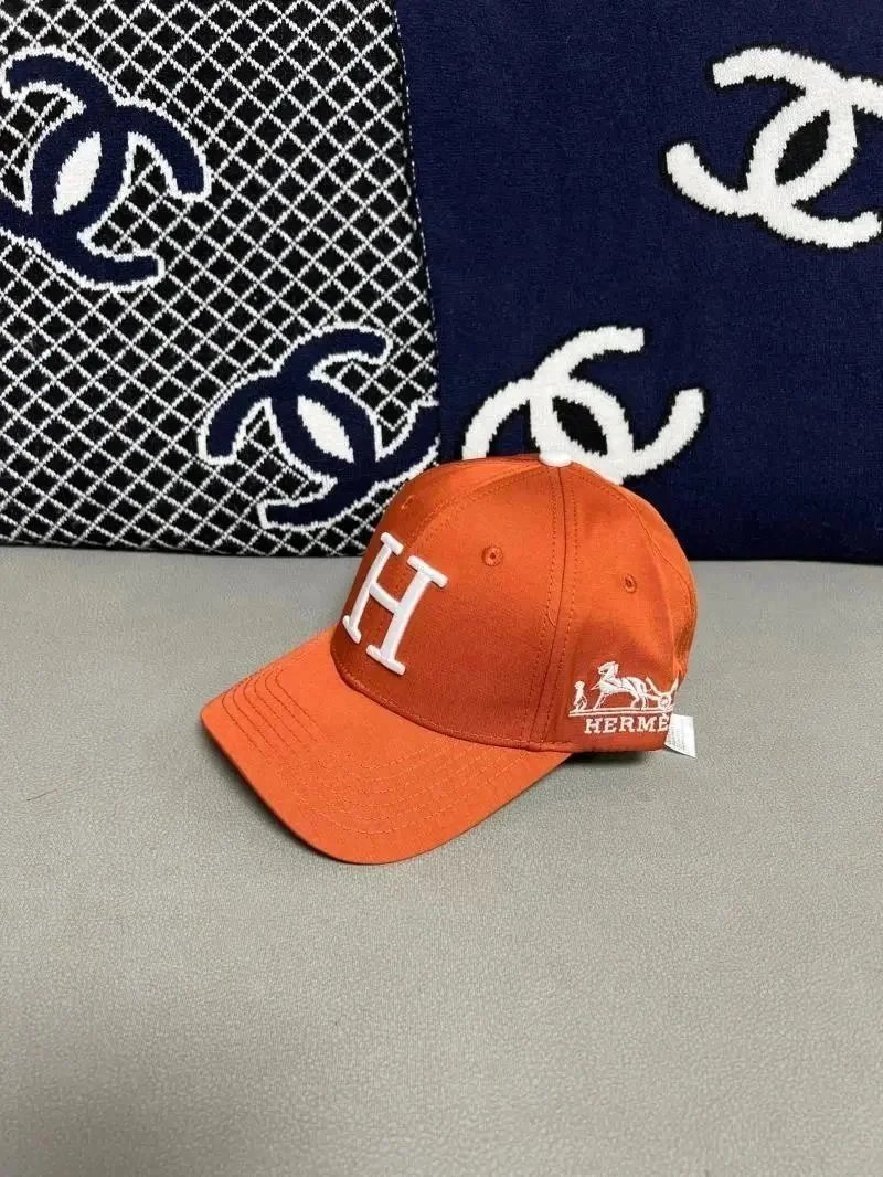 Hermès Multiple Baseball Cap Designs image 3