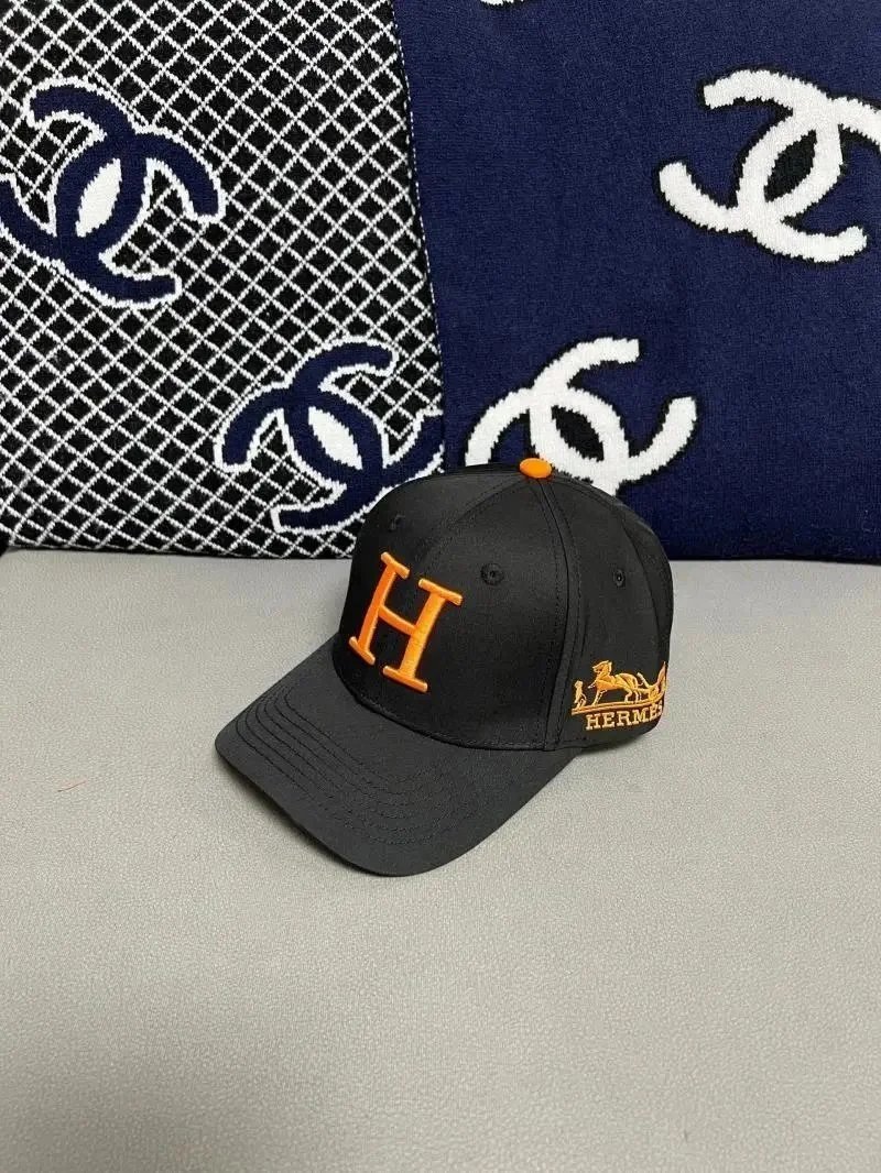 Hermès Multiple Baseball Cap Designs image 4