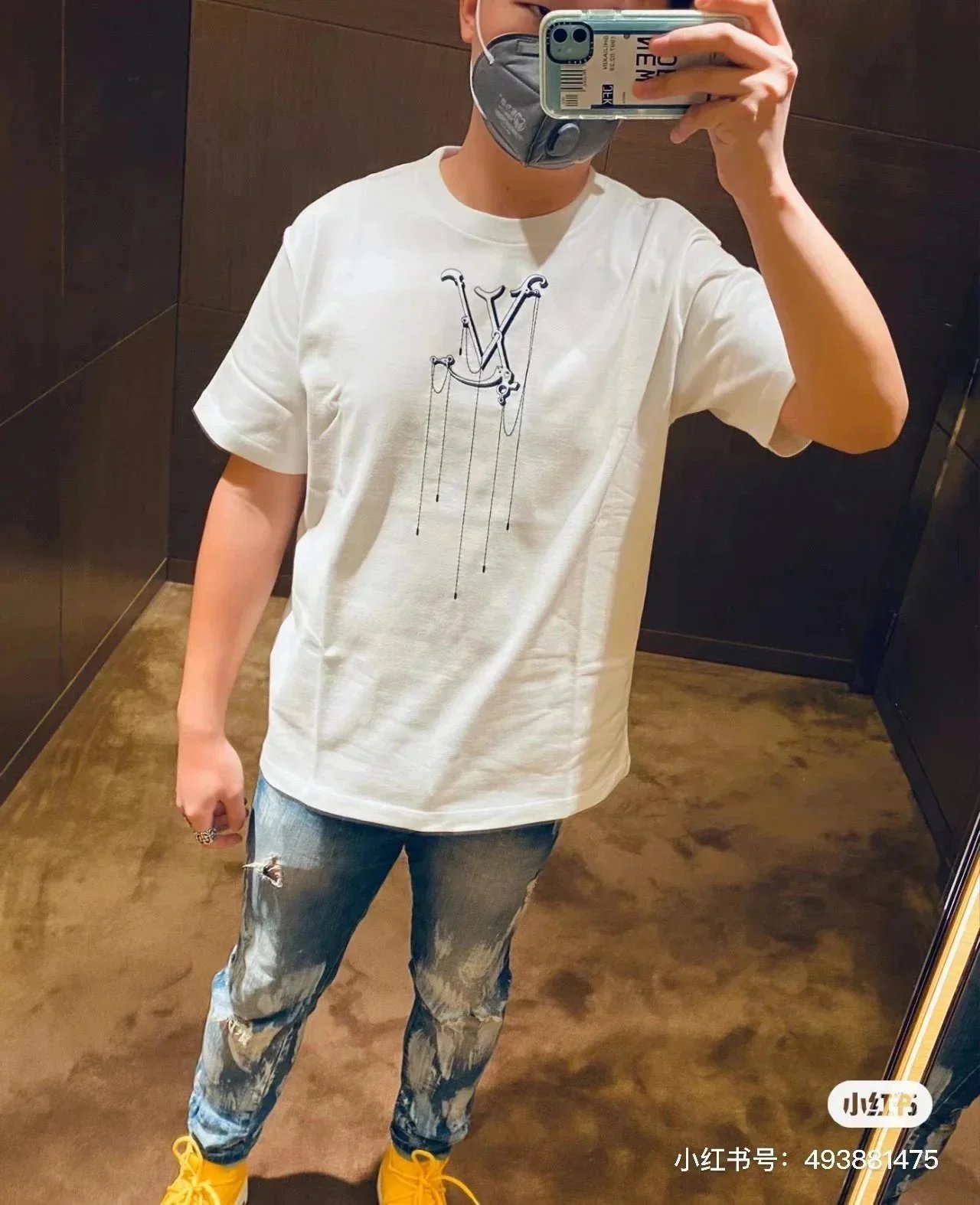 Louis Vuitton T-Shirts Short-Sleeve Graphic Logo Print — 17