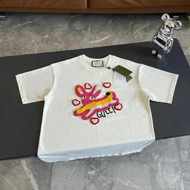Gucci T-Shirts Short-Sleeve Graphic Logo T-Shirt product detail image 2