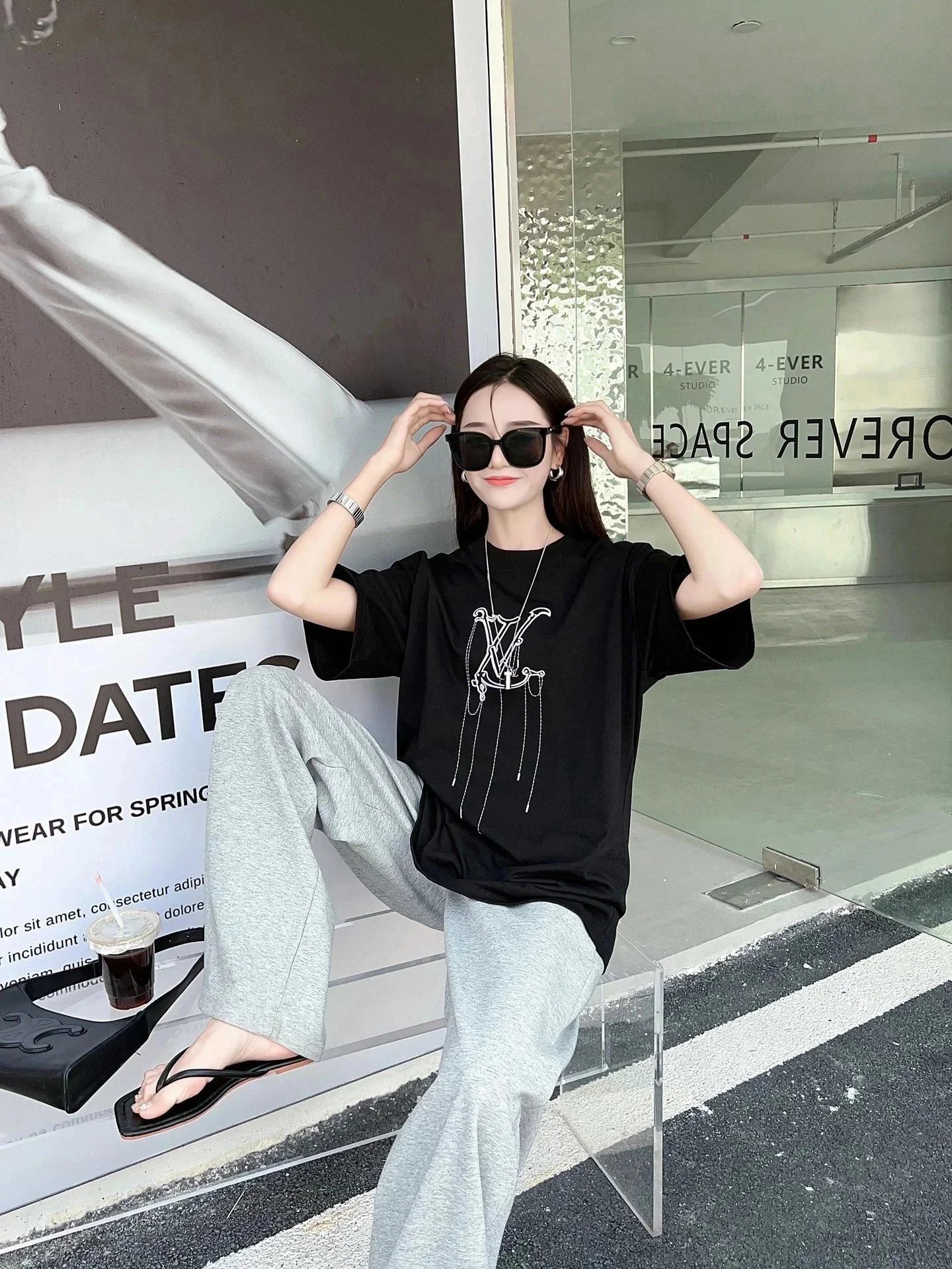 Louis Vuitton T-Shirts Short-Sleeve Graphic Logo Print — 18