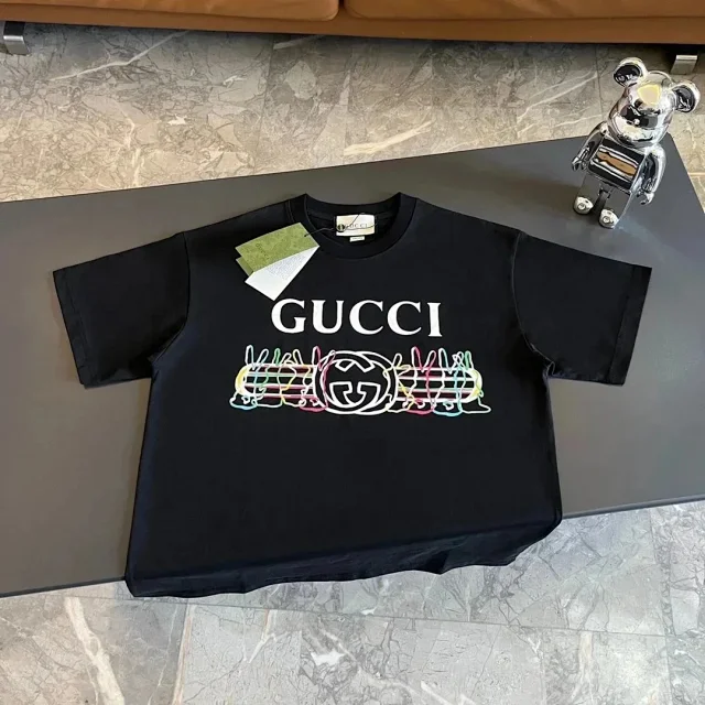 Gucci T-Shirts Short-Sleeve Graphic Logo T-Shirt product detail image 3