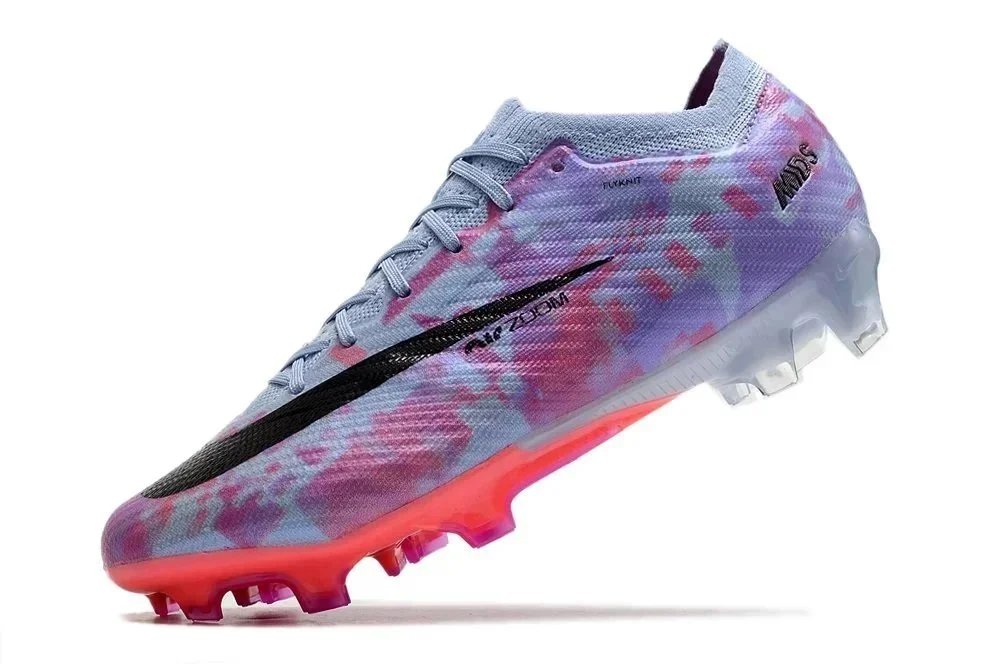 Nike Boots Low-cut studded football — 23
