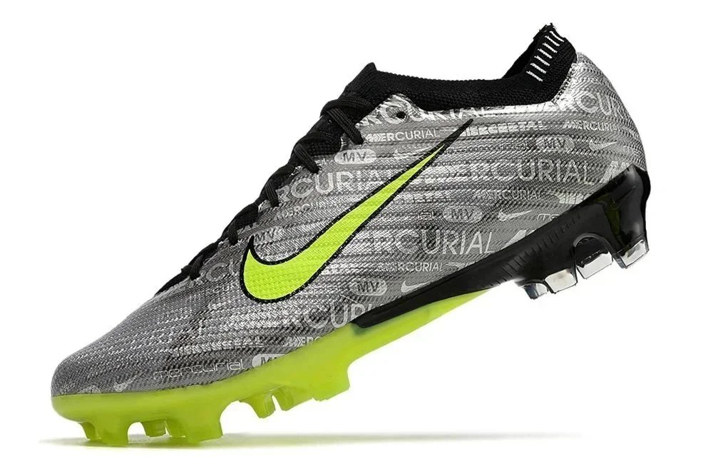 Nike Boots Low-cut studded football — 19