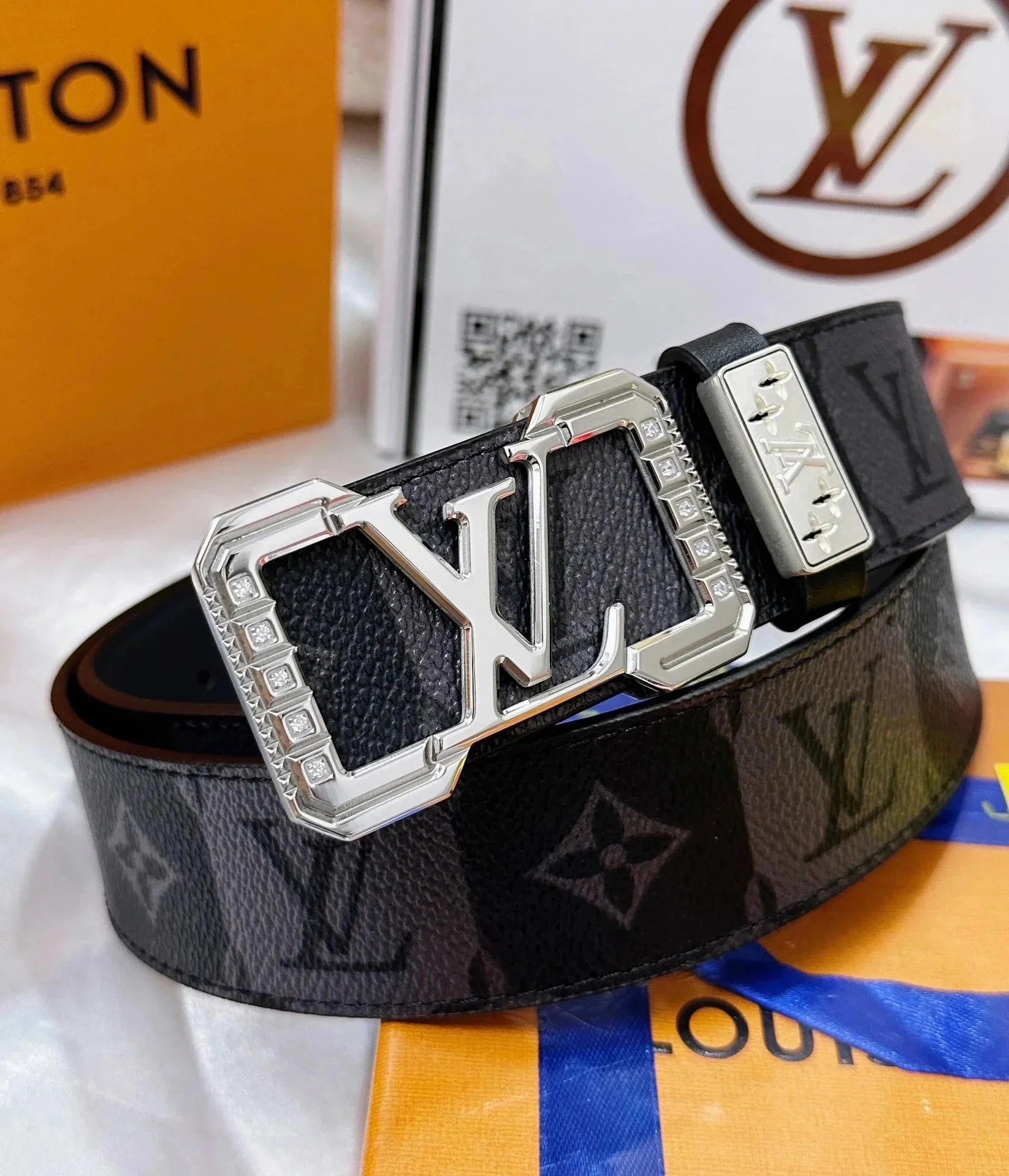 Louis Vuitton Assorted logo-buckle belt designs image 3