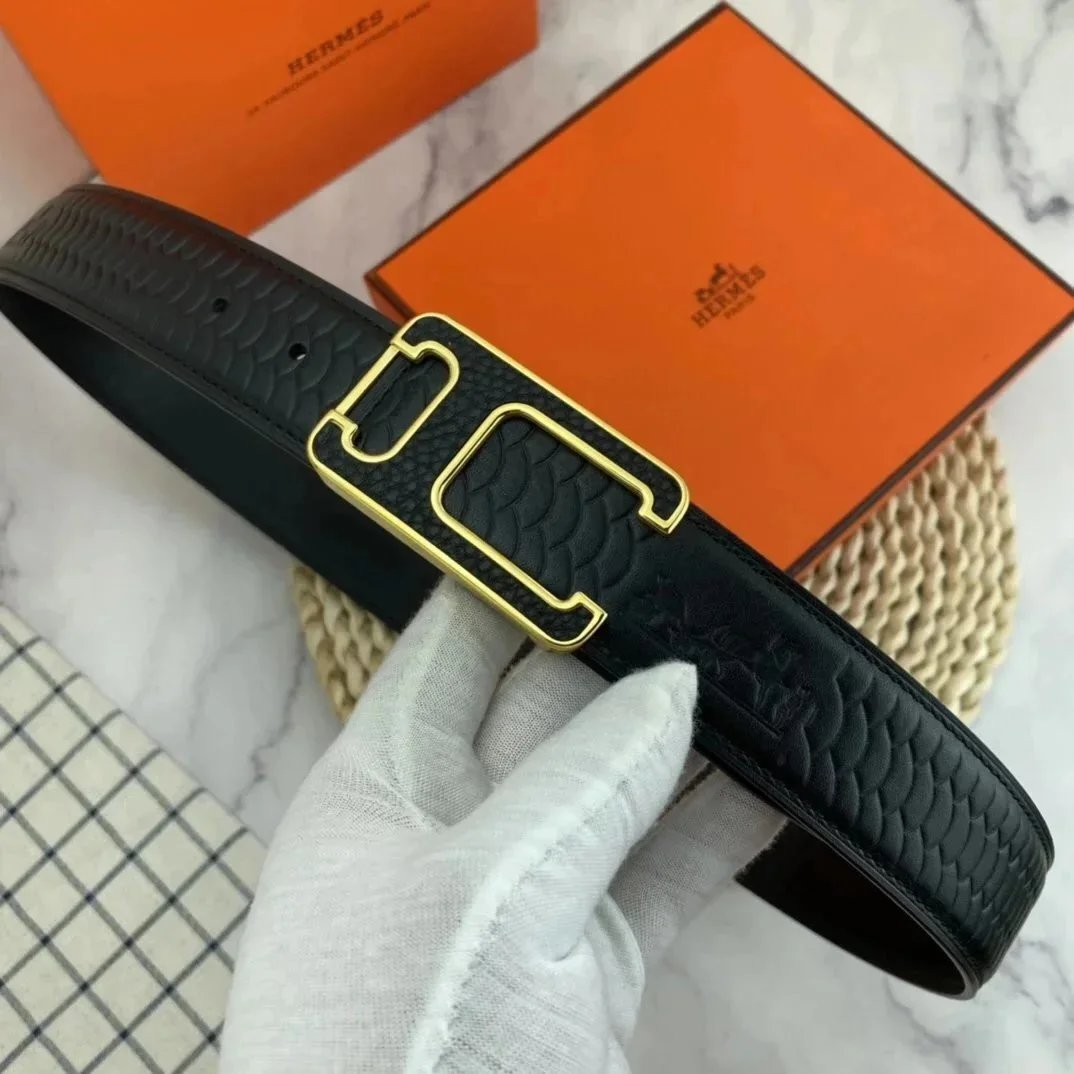 Louis Vuitton Assorted logo-buckle belt designs image 2