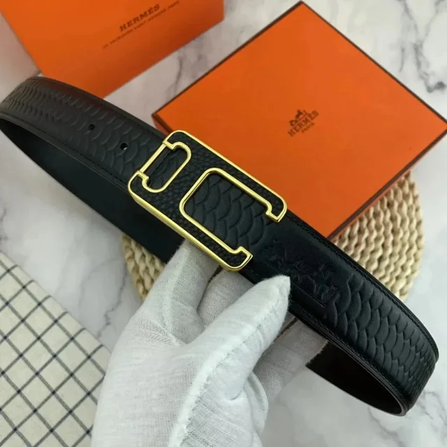 Louis Vuitton Assorted logo-buckle belt designs product detail image 2