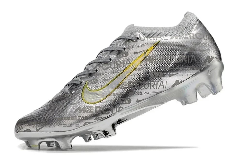 Nike Boots Low-cut studded football — 25