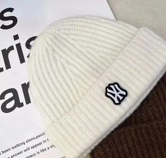 New York Yankees Hats Logo Baseball Cap and Knit Beanie product detail image 5