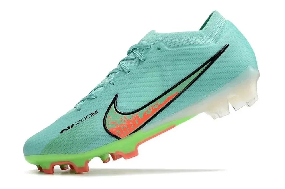 Nike Boots Low-cut studded football — 26