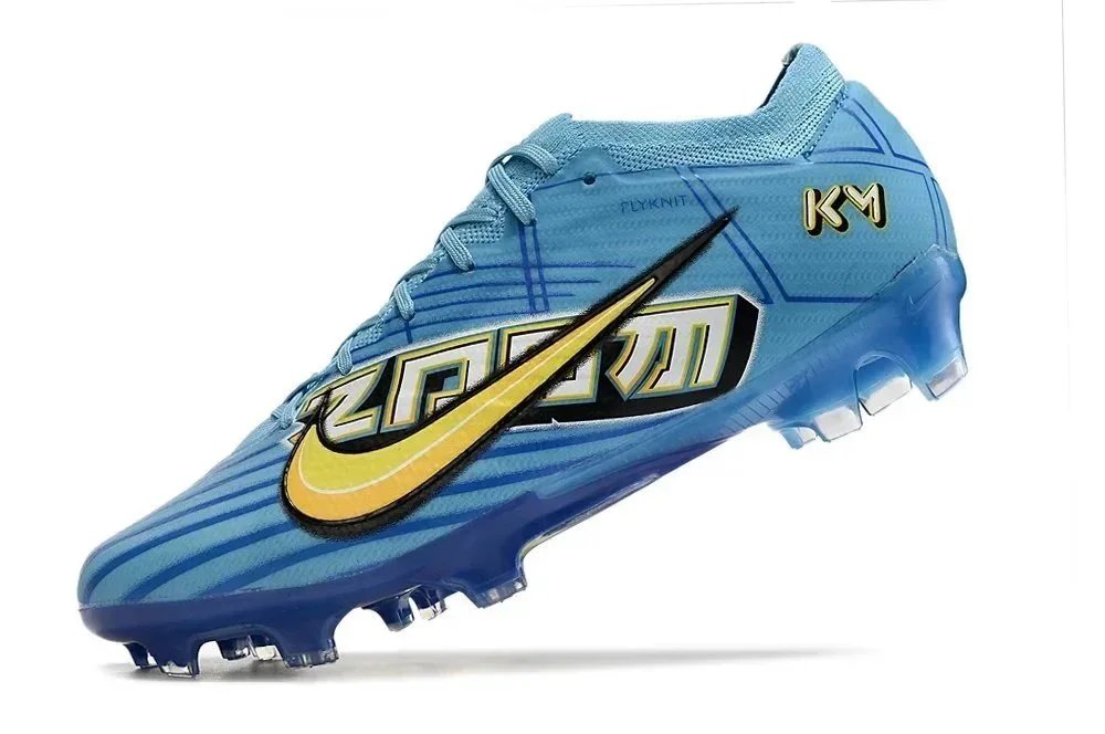 Nike Boots Low-cut studded football — 24