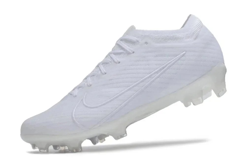 Nike Boots Low-cut studded football — 31