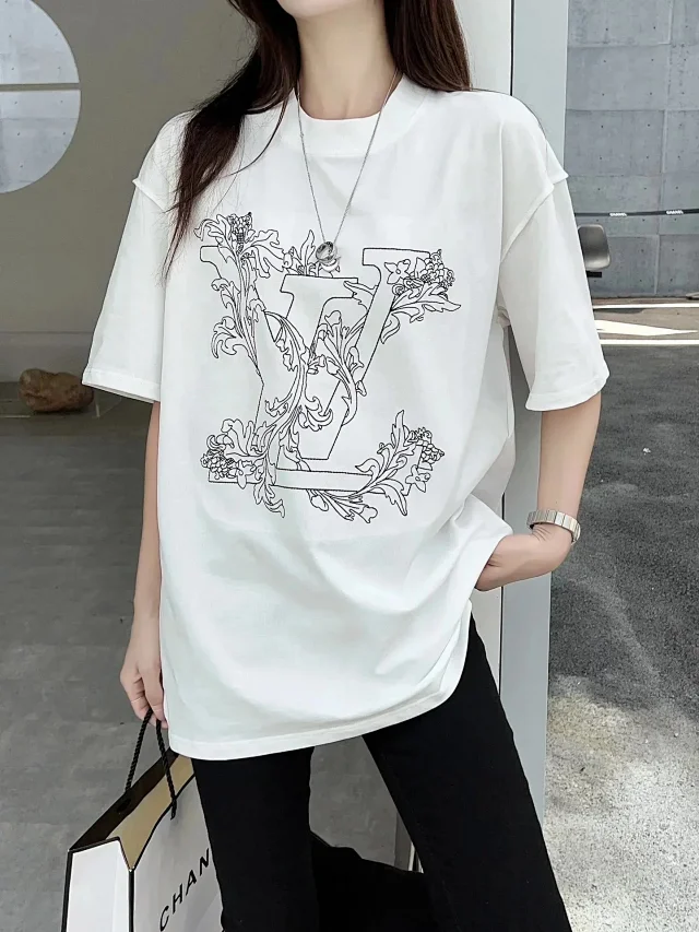 Louis Vuitton T-Shirts Short-Sleeve Graphic Logo Print product detail image 9