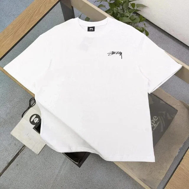 Stüssy T-Shirts Short-sleeve crew-neck logo graphic T-shirt product detail image 1
