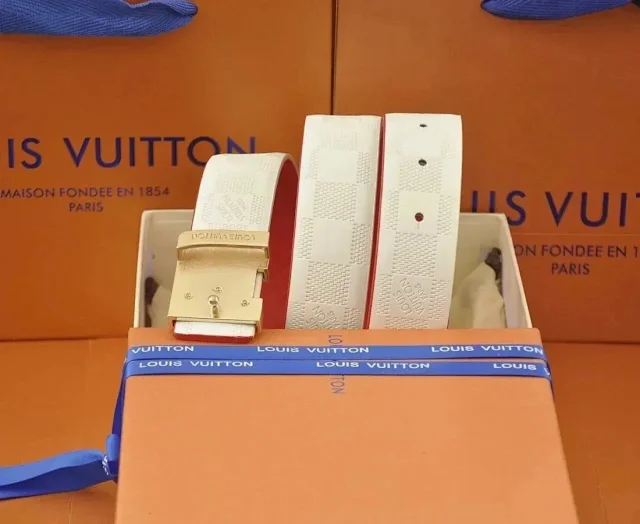 Louis Vuitton Belts Circular LV Buckle product detail image 3