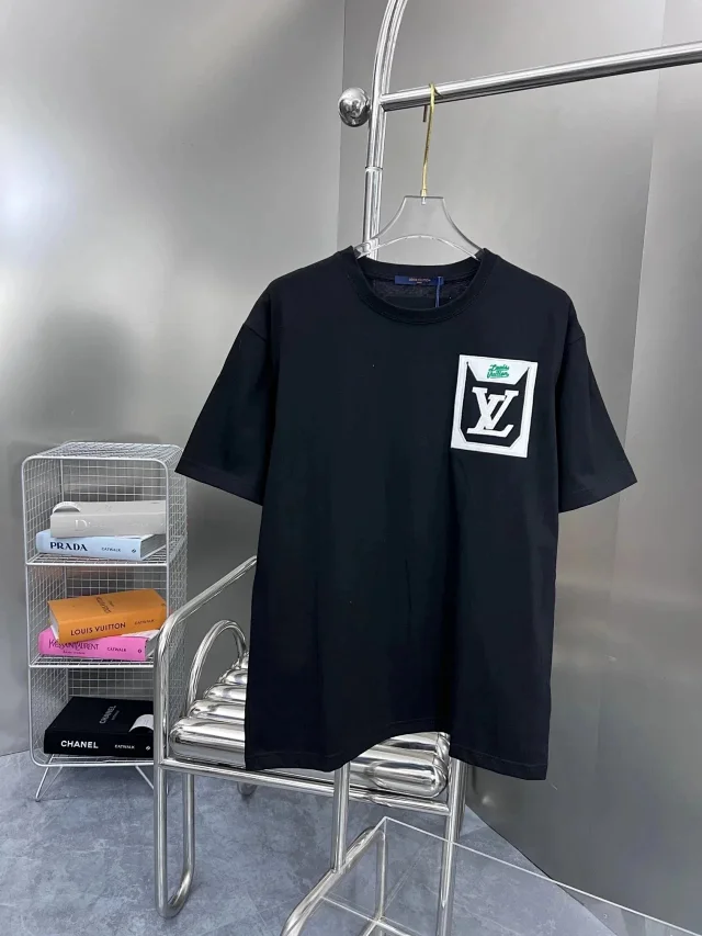 Louis Vuitton T-Shirts Short-Sleeve Logo Graphic product detail image 8