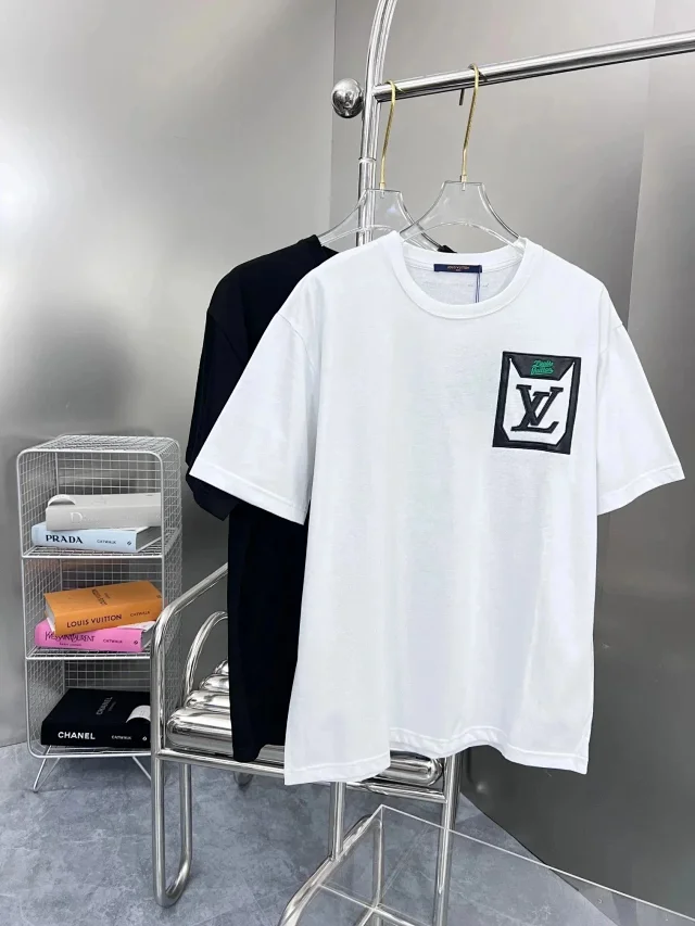 Louis Vuitton T-Shirts Short-Sleeve Logo Graphic product detail image 7