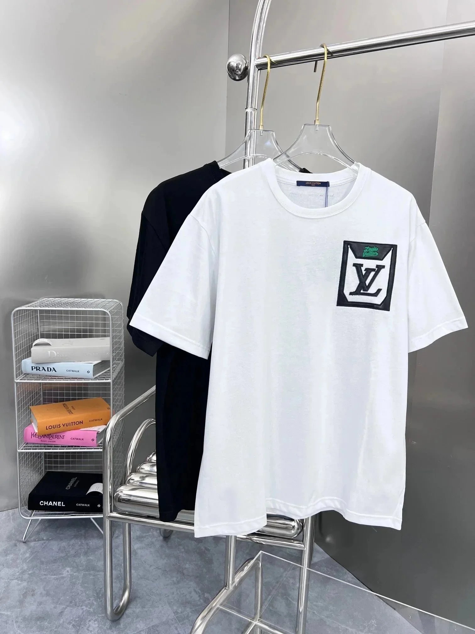 Louis Vuitton T-Shirts Short-Sleeve Logo Graphic — 7