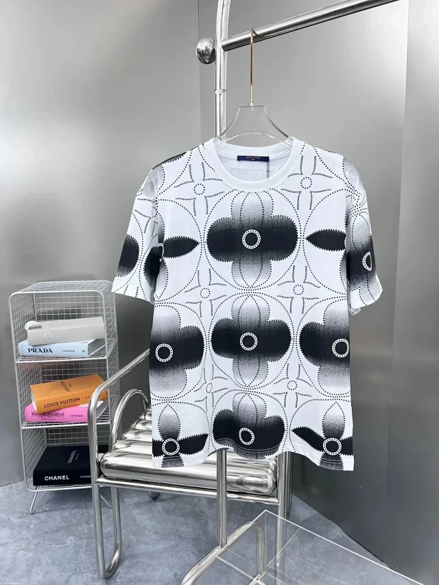 Louis Vuitton T-Shirts Assorted Logo Designs product detail image 8