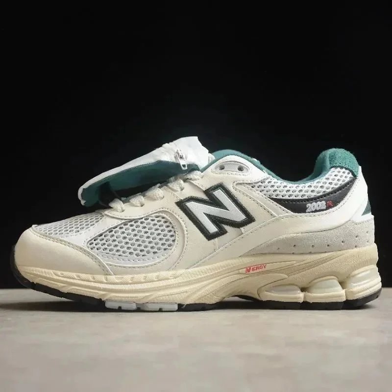 New Balance Sneakers 2002R Gore-Tex — 2002R pocket white and green