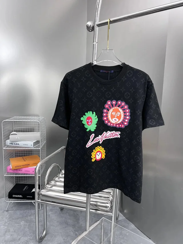 Louis Vuitton T-Shirts Short-Sleeve Logo Graphic product detail image 10
