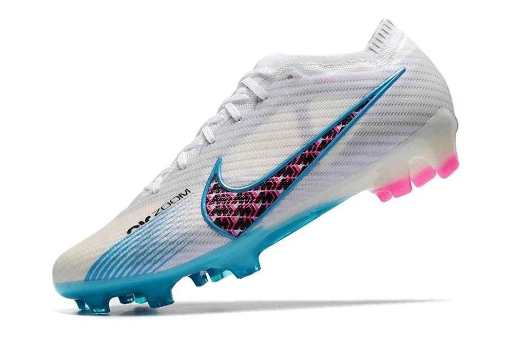 Nike Boots Low-cut studded football — 9