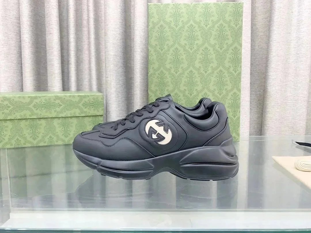 Gucci Sneakers GG Monogram — 9