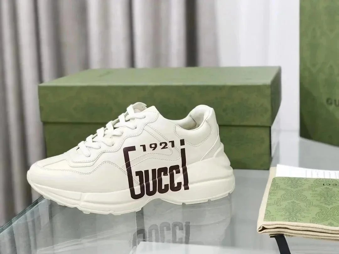 Gucci Sneakers GG Monogram — 16