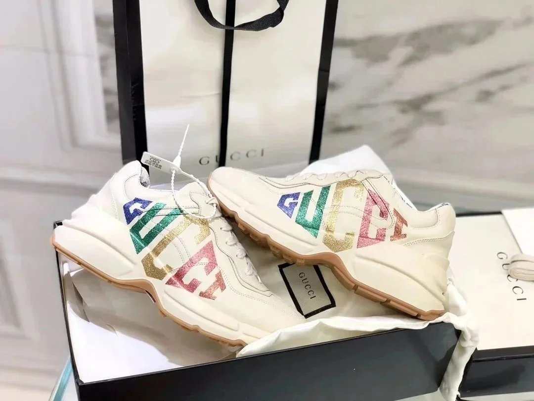 Gucci Sneakers GG Monogram — 21